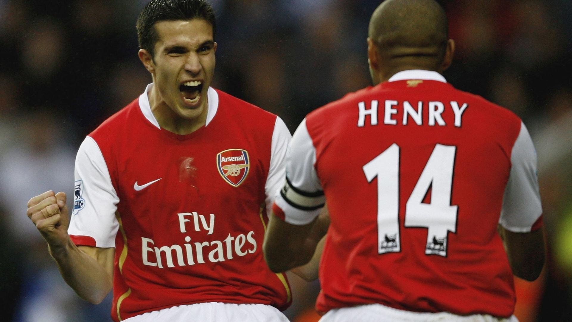 俱乐部管理层召开发布会公布球队未来发展战略规划，各大俱乐部球员