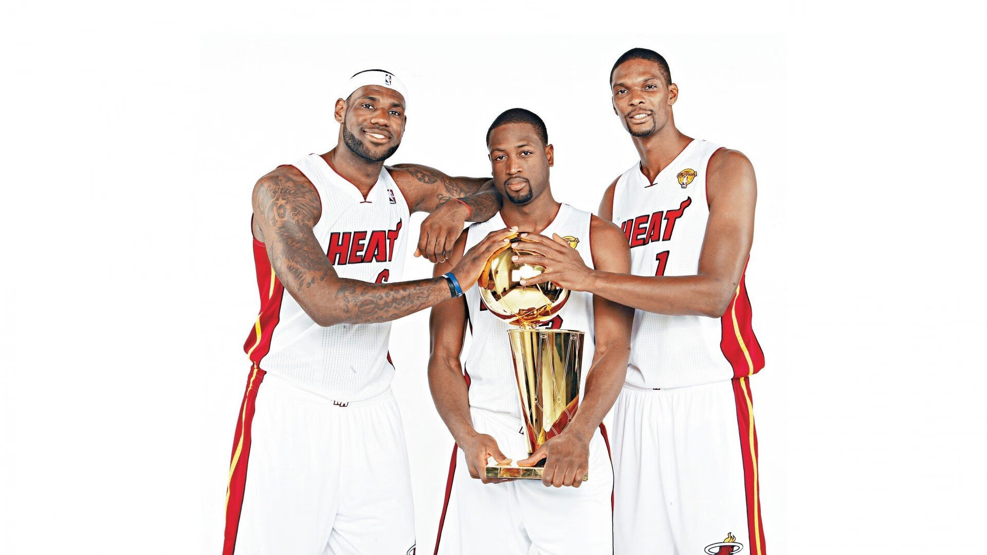 森林狼训练日球迷提前排队争睹球星风采，森林狼球员